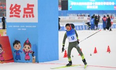 开云:年龄不是鸿沟，是传承的桥梁——“十四冬”冰雪赛场上的老少协奏曲